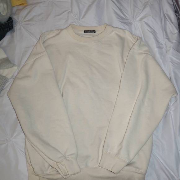 Brandy Melville Men's Beige Crewneck Sweater - Picture 8 of 9